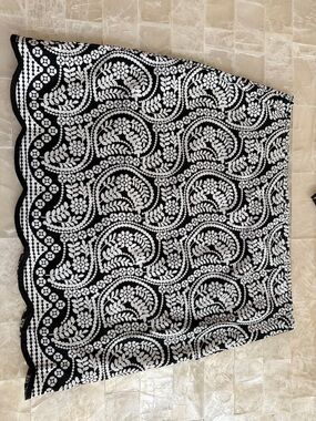 Abbey road Black and White A-Line Lace-Effect Skort